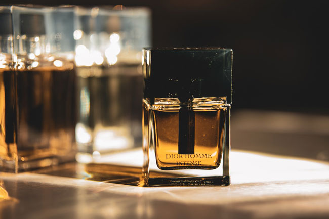 قیمت و خرید عطر ادکلن دیورهوم اینتنس