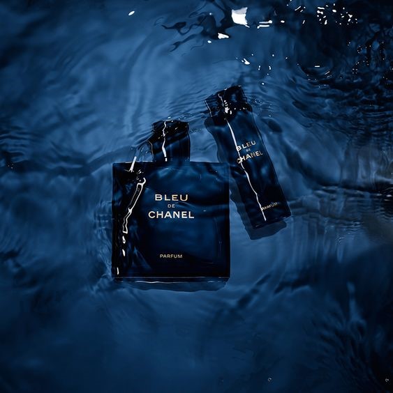 عطر ادکلن شنل بلو شنل پرفیوم  Chanel Bleu de Chanel.jpg