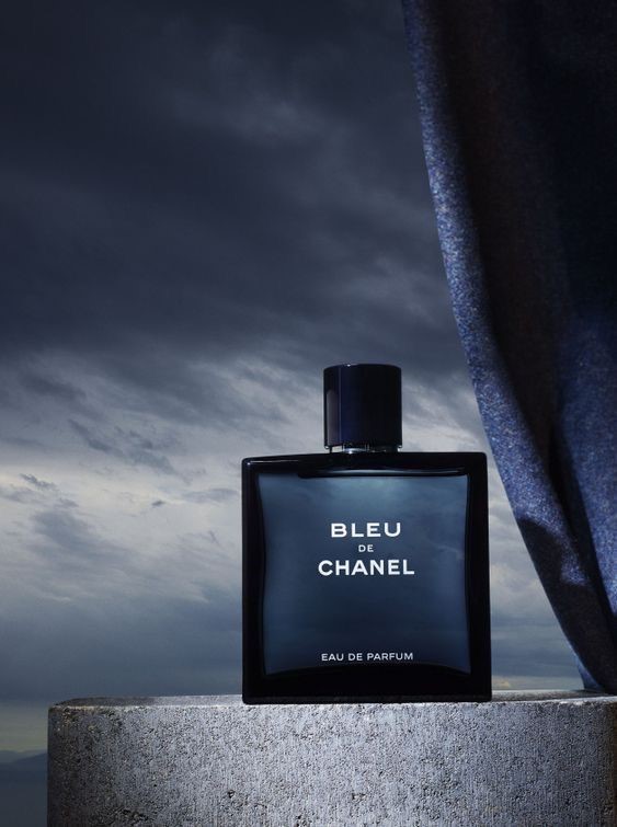 عطر ادکلن شنل بلو شنل پرفیوم  Chanel Bleu de Chanel.jpg
