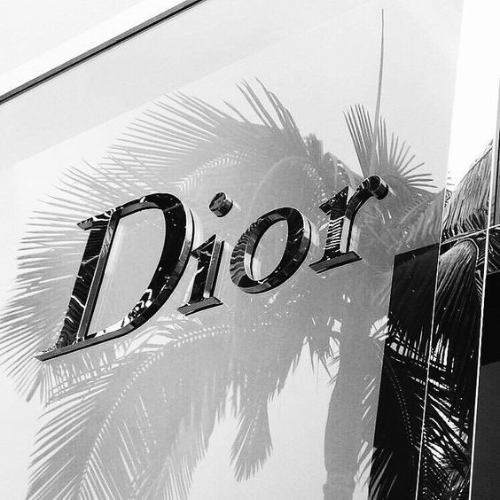 برند Dior دیور  امپراتوری طراحی لباس زنانه.jpg