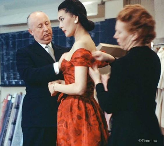 برند Dior دیور  امپراتوری طراحی لباس زنانه.jpg